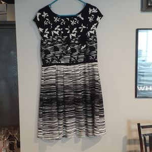 🤑🤑ROBBIE BEE BLACK WHITE DRESS SIZE L